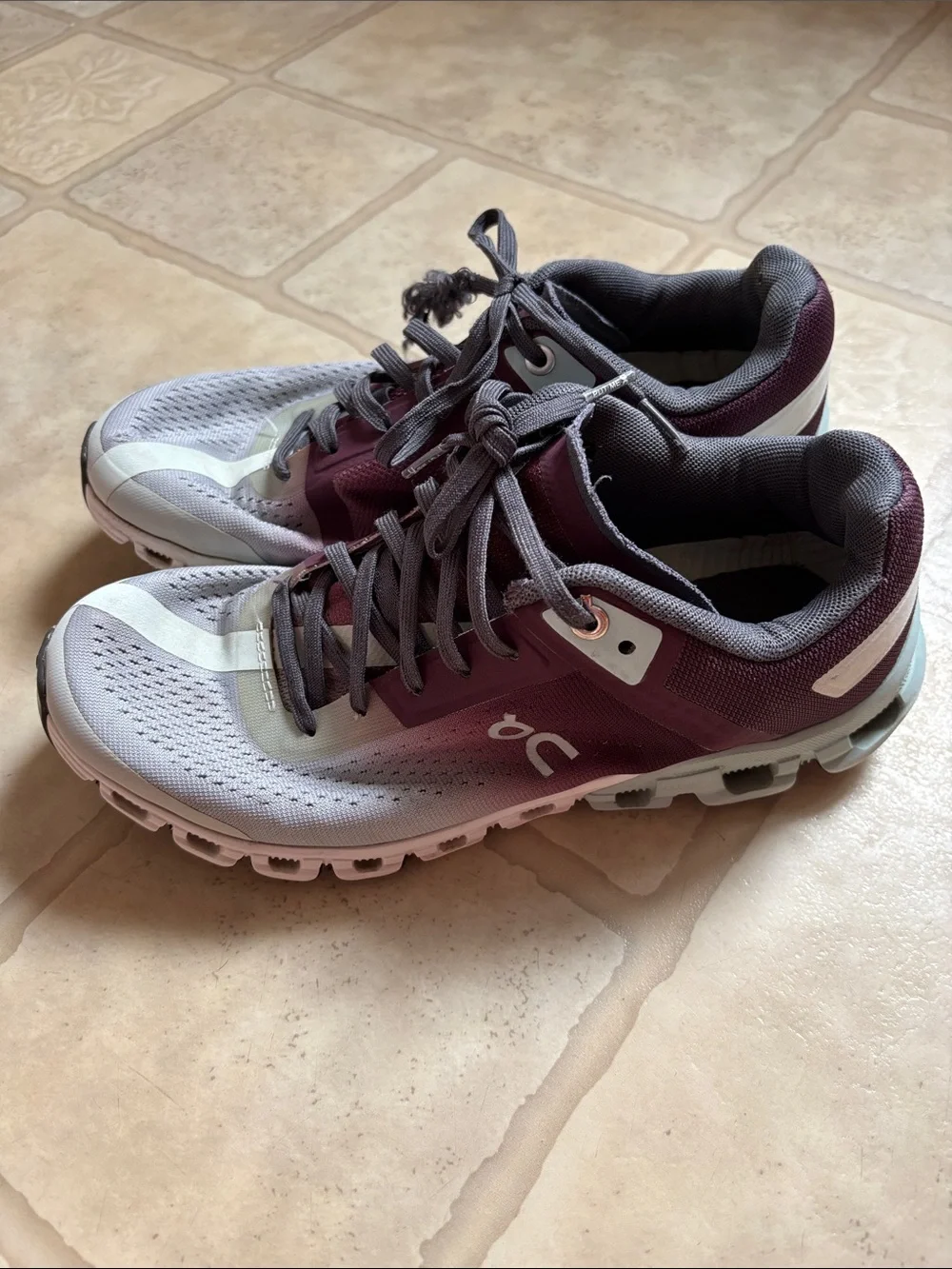 On Cloud Flow Gym Running Shoes Womens Size 7 Mulberry Grey Athletic Swiss